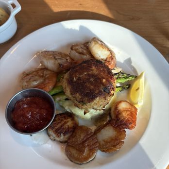 The Boathouse at Rocketts Landing - Broiled Seafood Combination - Seafood Near Me - Richmond, Virginia