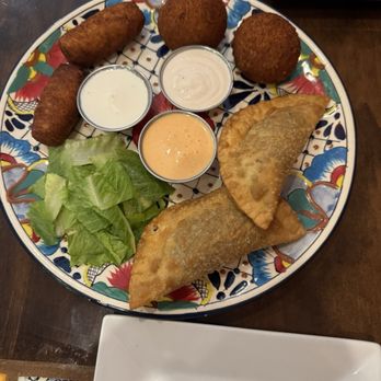 Hola Havana Cuban Restaurant - Sampler appetizer - Cuban Near Me - Lexington, Kentucky Hola Havana Cuban Restaurant - Sampler appetizer - Cuban Near Me - Lexington, Kentucky