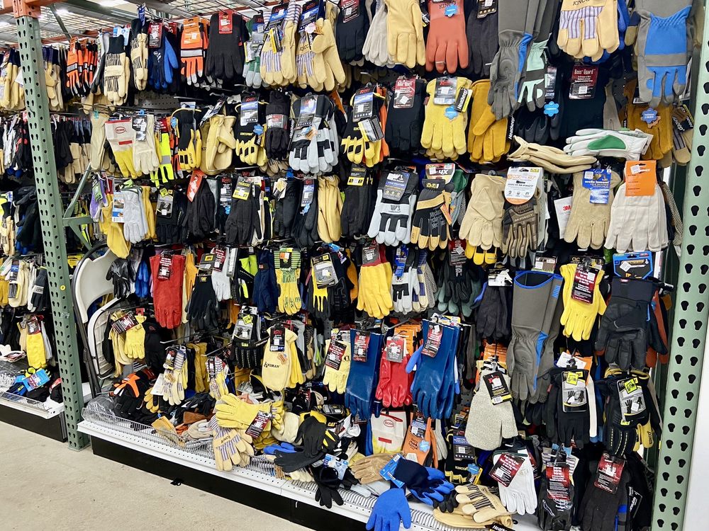 BUCK’S BARGAIN CENTER Updated September 2024 10 Photos 550 Stateline Rd W, Southaven