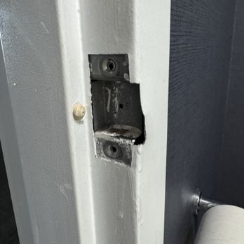 Residence Inn Whitby - Missing bathroom striker with sharp metal edges. - Hotels Near Me - Whitby, Ontario