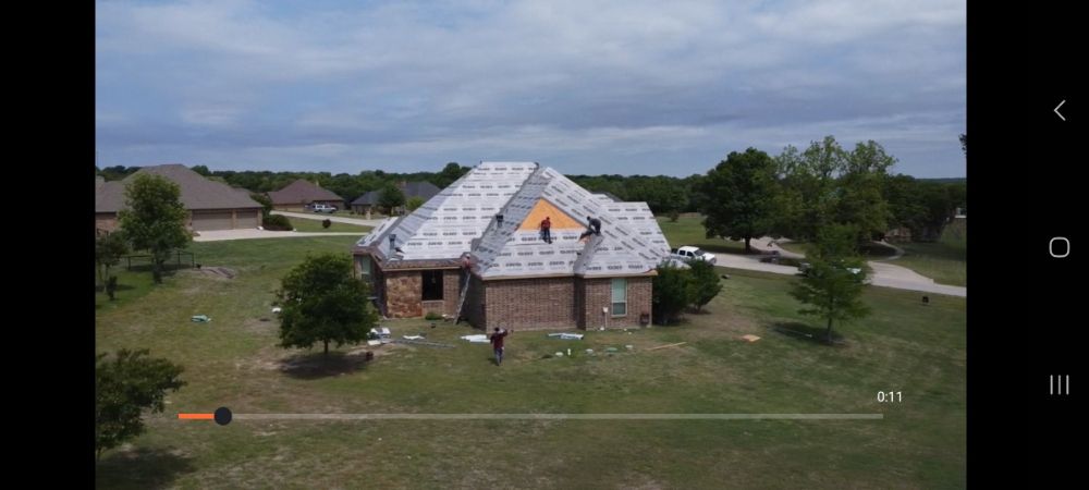 Slide of Lee's Roofing & Construction