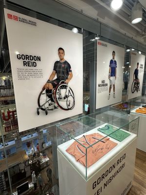 UNIQLO 5th Avenue by null