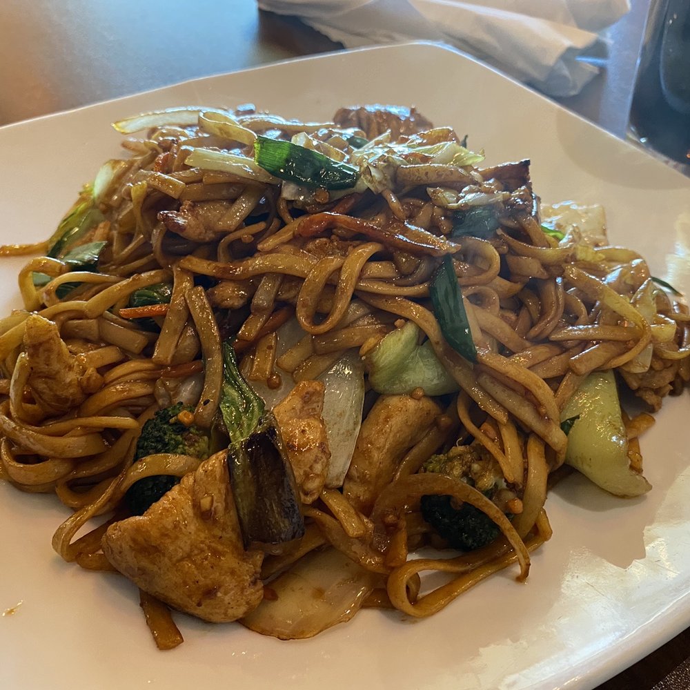An Thinh Asian Cuisine - Chicken lo main - Vietnamese Near Me - Leander, Texas An Thinh Asian Cuisine - Chicken lo main - Vietnamese Near Me - Leander, Texas