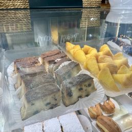 Budin and other pastries. Budin and other pastries.