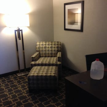 Hampton Inn Shelton - Office area of suite - Hotels Near Me - Shelton, Connecticut