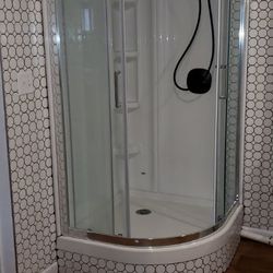 The Crown Interiors - Shower