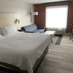 Holiday Inn Express & Suites Cincinnati - Mason - Standard king room