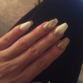 Le'von Nail Spa - Love these holiday nails! She nails it every freakin time!! - Nail Salons Near Me - Kent, Washington