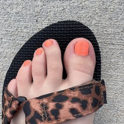 T & T Nails - Uneven polish