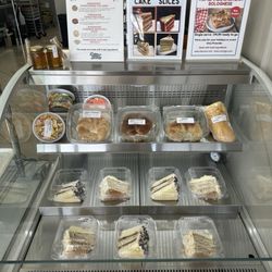 Ronc - Cake slices and premade sandwiches
