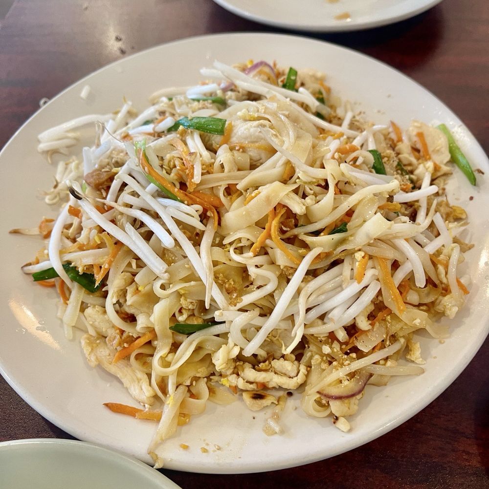 Aroon Thai Kitchen - Chicken Pad Thai - Thai Near Me - Murray, Utah