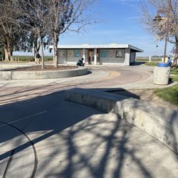 Buttonwillow Rest Area - Outside