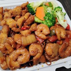Minda Cafe - Large combo $9.39. Crispy chicken, Kung Po shrimp, noodles and vegetables.