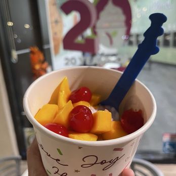 Yogurtland - Swirl with some mangos and cherries - Ice Cream & Frozen Yogurt Near Me - San Clemente, California Yogurtland - Swirl with some mangos and cherries - Ice Cream & Frozen Yogurt Near Me - San Clemente, California