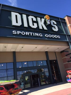 DICK'S Sporting Goods by null