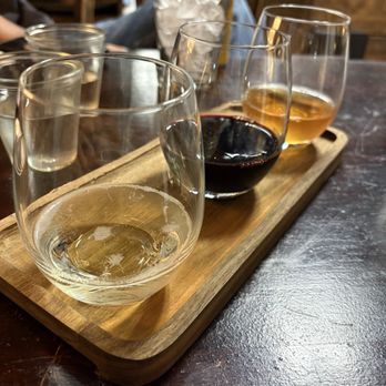 Gnihton - Wine flight - Coffee & Tea Near Me - New York, New York Gnihton - Wine flight - Coffee & Tea Near Me - New York, New York