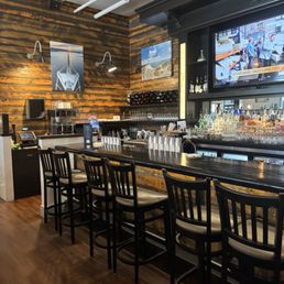 Chophouse Grille's bar and dining area