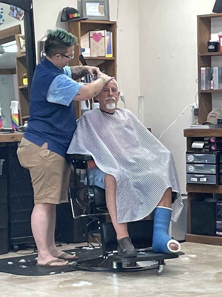 DYE HARD BARBER & BEAUTY 1429 S Lake Dr, Lexington, South Carolina