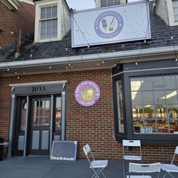 Sips and Scoops - The entrance to the place.