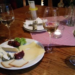Alter Bach Hengl Heurigen Betriebs - Cheese plater