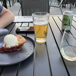 Dragonboat Pub - Pie, beer and wine