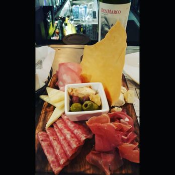 Alcentro Trattoria - Charcuterie board - Pizza Near Me - Bloomingdale, Illinois Alcentro Trattoria - Charcuterie board - Pizza Near Me - Bloomingdale, Illinois