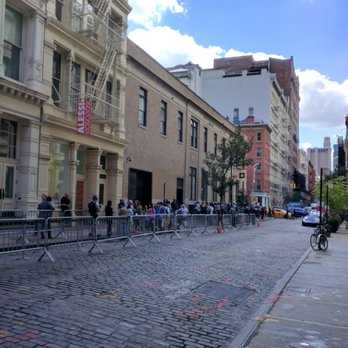Apple Soho - sheep waiting to buy one of the lamest excuses for a new phone line in recent memory - Computers Near Me - New York, New York