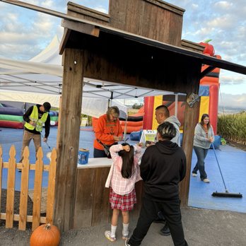 Petaluma Pumpkin Patch And Amazing Corn Maze - Lady in orange is a racist . Karen . - Pumpkin Patches Near Me - Petaluma, California Petaluma Pumpkin Patch And Amazing Corn Maze - Lady in orange is a racist . Karen . - Pumpkin Patches Near Me - Petaluma, California