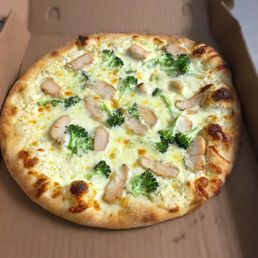 Chicken Broccoli Alfredo Pizza