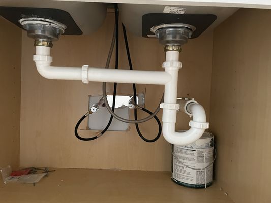 EZ Plumbing & Drains Logo