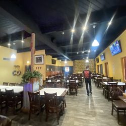 Crawfish Noodle & Grill - Inside