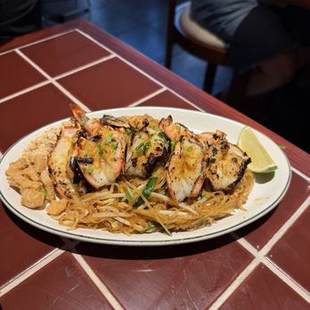 Dalah - Shrimp Pad Thai - Thai Near Me - Pasadena, California