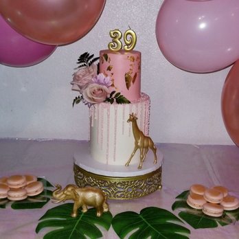 Sweet T's - Amazing cake and macaron - Custom Cakes Near Me