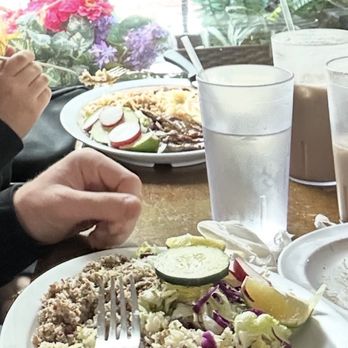 Los Planes De Renderos Pupuseria - Salpicón y carne asada:)) - Salvadoran Near Me - San Francisco, California