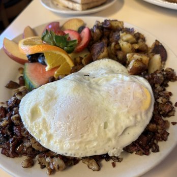Katrina's Cafe - Corned beef hash with hash browns/fruit and two eggs over easy. - Breakfast & Brunch Near Me - Auburn, California