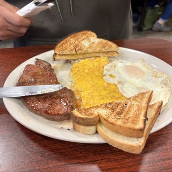 Carpenter's Diner - Steak & eggs with hash browns - Breakfast & Brunch Near Me - Waterloo, Iowa