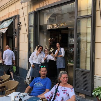 Bistro Flli Pansa - The Head waiter and crew of Bistro! The Best Service and food beyond compare! At the foot of St. Andrew Cathedral! What could be better! - Pizza Near Me - Amalfi, SA