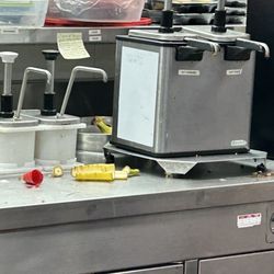 Someone needs to take one minute please employees, take a few seconds after each order to clean your mess!