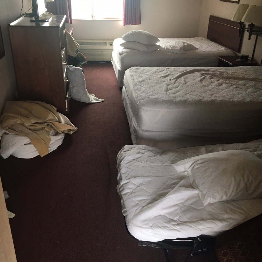Quincy Inn and Suites - ...So we gave up trying to get our original price, headed to our room, and the room hadn't been cleaned, it was disgusting... - Hotels Near Me - Quincy, Washington