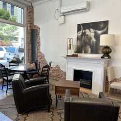 Links Coffee House Cafe - Wow, right? Attractive and welcoming is Links Cafe. No question about it, but what about the bagels.