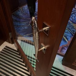 801 Fish - Details door handle
