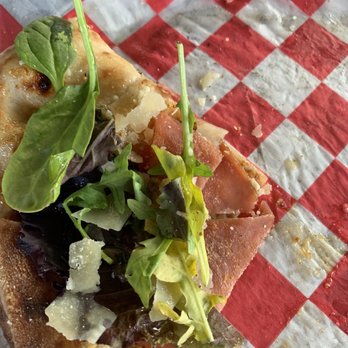 Viandel Vineyard - Blanco Fresca pizza.  Wow!!  Fresh made dough, hand thrown with fig preserves, prosciutto, greens and goat cheese. - Wineries Near Me - Mountain View, Missouri