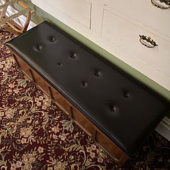 Raford Inn - This is the bench that she asked if my son could sleep on. - Hotels Near Me - Healdsburg, California Raford Inn - This is the bench that she asked if my son could sleep on. - Hotels Near Me - Healdsburg, California