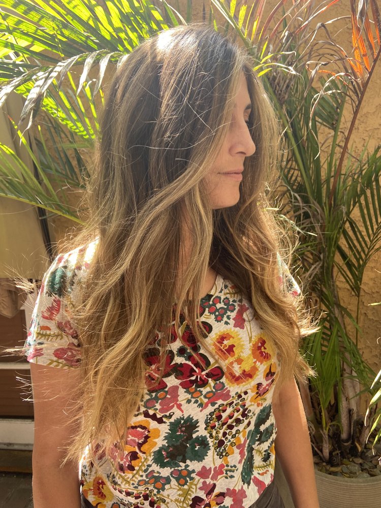 Mari Ring Design Logo