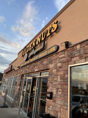 The Golden Nuts by null