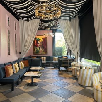 Sugar - Champagne Bars Near Me - Sarasota, Florida Sugar - Champagne Bars Near Me - Sarasota, Florida