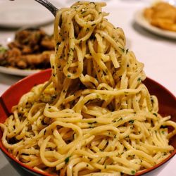 Golden Crab House - Garlic noodles