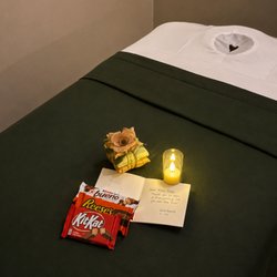 A little birthday surprise for one of our clients at Baipo Wellness in Los Feliz. We love making every massage experience feel extra special