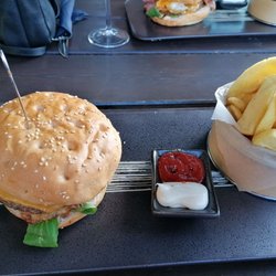 Sehr leckere Burger. Hier der Bad boy