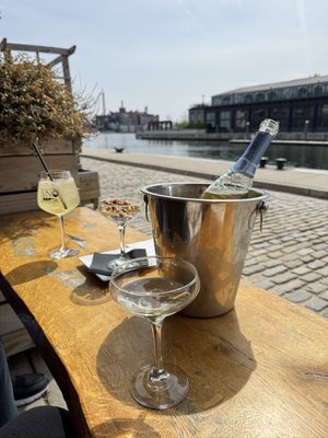 V-NO Wine Bar and Shop by null
